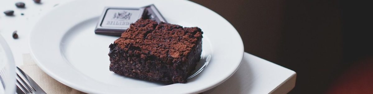 Fazolové brownies s malinami